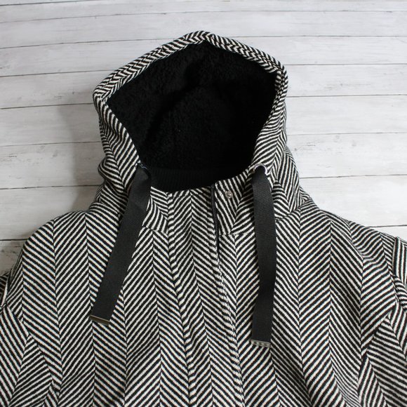 Details Intl Women's Winter Coat Plus Size 3X Wool Hooded Herringbone - Picture 3 of 9